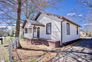 8153 Hill St, Boiling Springs, SC 29316