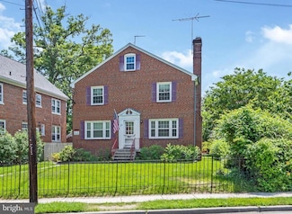 7427 Carroll Ave, Takoma Park, MD 20912