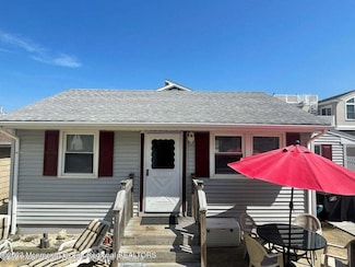 15 Elizabeth Ave, Lavallette, NJ 08735