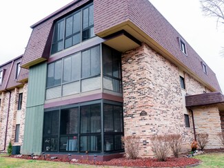 9178 South Rd Unit C, Palos Hills, IL 60465