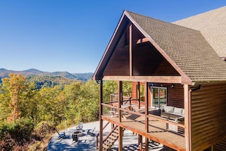 92 Ln, Bryson City, NC 28713