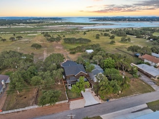 2758 Lakeshore Dr, Canyon Lake, TX 78133