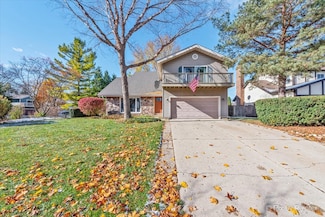 900 Sarasota Ln, Crystal Lake, IL 60014