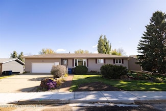 643 9th Ave SW, Dickinson, ND 58601