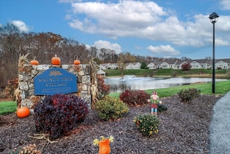 25 Saint George Place, Sandy Hook, CT 06482