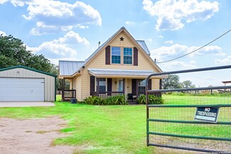 2148 State Highway 173 S, Devine, TX 78016