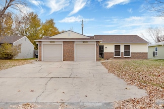 2310 Willow Ln, Manhattan, KS 66502