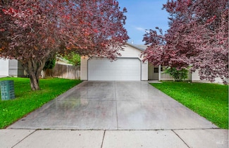 3305 S Oxbow Dr, Nampa, ID 83686