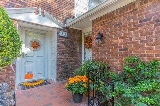 832 Chateau Valee Cir, Bedford, TX 76022