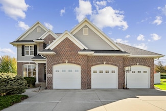 1011 S Ridge Dr, Cedar Falls, IA 50613
