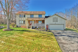 155 Weiland Woods Ln, Rochester, NY 14626