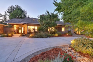3905 Esperanza Dr, Sacramento, CA 95864