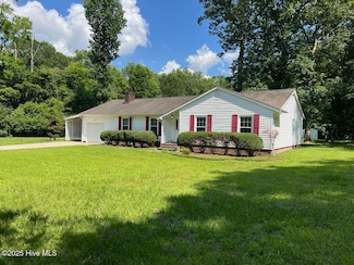 1255 Titus Ln, Jacksonville, NC 28540