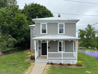 1203 Walnut St, Staunton, VA 24401
