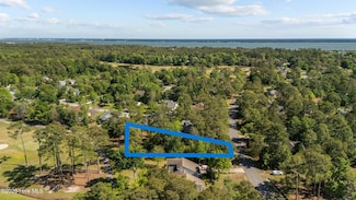 302 Lord Granville Dr, Morehead City, NC 28557