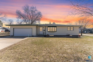 111 4th Ave SW, Pipestone, SD 56164