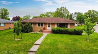 340 Crescent Dr, Carlisle, IA 50047