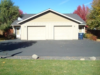 2723 SW Salmon Ave, Redmond, OR 97756