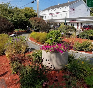 16 Manning St Unit 206, Derry, NH 03038