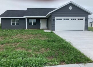 1710 Whispering Pines Dr, Delavan, WI 53115