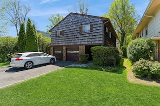 172 Steamboat Rd, Great Neck, NY 11024