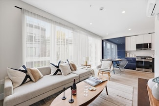 134 New York Ave Unit 4, Jersey City, NJ 07307