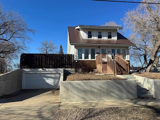 209 8th Ave SE, Minot, ND 58701