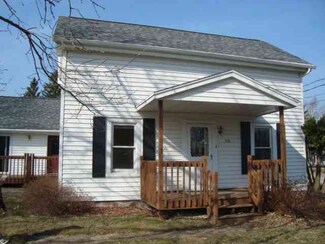 110 North St, Iola, WI 54945