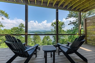 73 Cherokee Ln, Lake Santeetlah, NC 28771