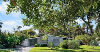 318 Royal Palms Dr, Atlantic Beach, FL 32233