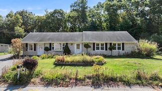 99 Powderhorn Dr, Taunton, MA 02780