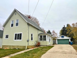 159 Jackson St, Manistee, MI 49660