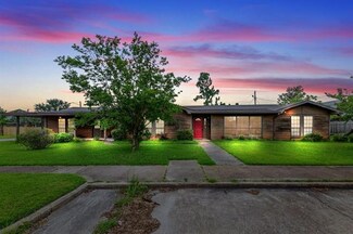 4700 Maplewood Dr, Sulphur, LA 70663