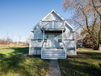 8428 Fox River Rd, Waterford, WI 53185