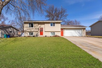 555 Kim Ln, Owatonna, MN 55060