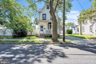 308 W 3rd St, Palmyra, NJ 08065