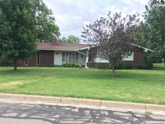 1000 W Noble St, Lyons, KS 67554