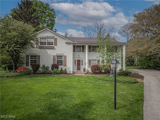30004 Applewood Dr, Bay Village, OH 44140
