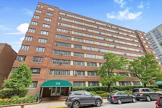708 W Bittersweet Place Unit 502, Chicago, IL 60613