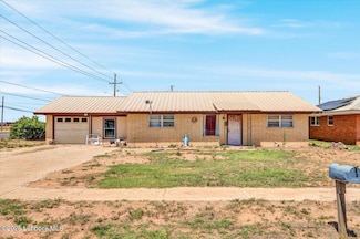 102 Eagle Ave, Levelland, TX 79336