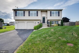 48 Nantucket Dr, Reading, PA 19605