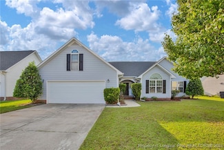 1020 Thistle Gold Dr, Hope Mills, NC 28348