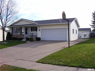 2865 S Hampton Dr, Bettendorf, IA 52722
