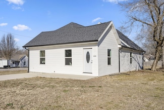 103 W Anderson St, Aurora, MO 65605