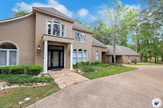 504 Forest Lake Dr, Texarkana, TX 75503