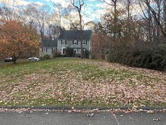 131 Fieldcrest Dr, Ridgefield, CT 06877