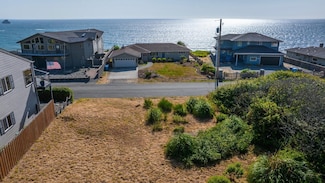 16225 Gilbert Way, Smith River, CA 95567