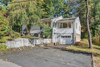 12 Mid Oaks Dr, Monroe, NY 10950