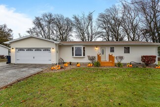 303 N City Line Rd, Newman, IL 61942