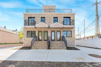 3824 56th St, Flushing, NY 11377